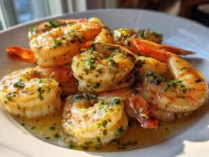 Close-up of plump shrimp coated in rich garlic butter sauce and fresh parsley, showcasing the finished Garlic butter shrimp.